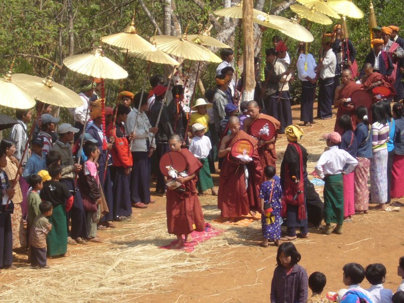 Travel - Myanmar - Kalaw Shan - Monks Enter The Monastery